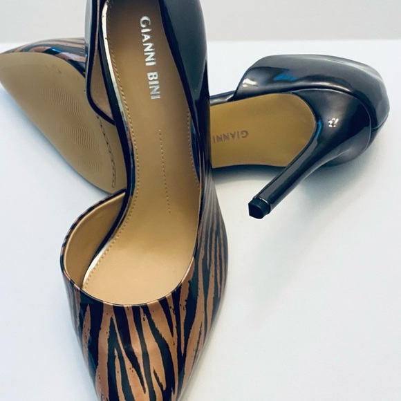 Gianni Bini Black and Brown Heels with Elegant Design - Picture 3 of 5